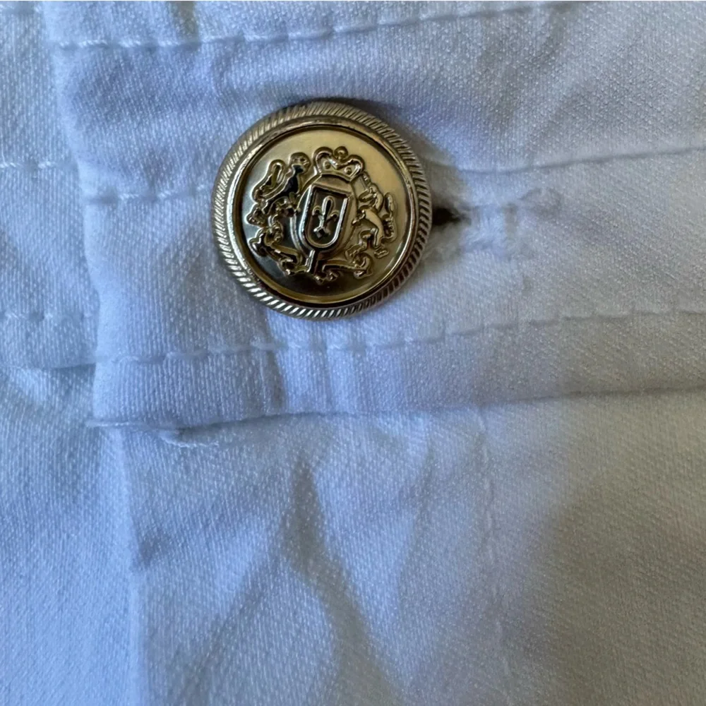 Chicos White Cropped Minimalist Classic Coastal SZ 2.5 US 14 - Picture 3 of 8